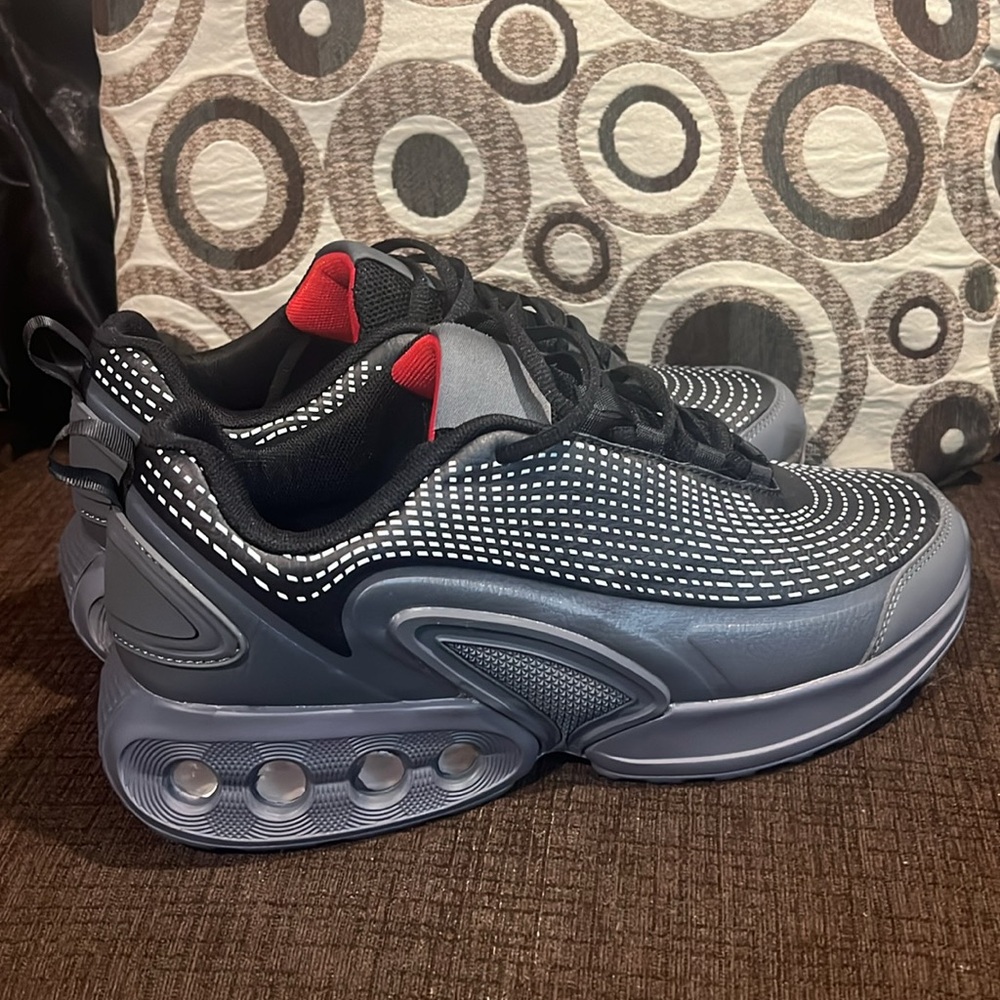 Men's Black and Gray Athletic Shoes - Picture 2 of 8